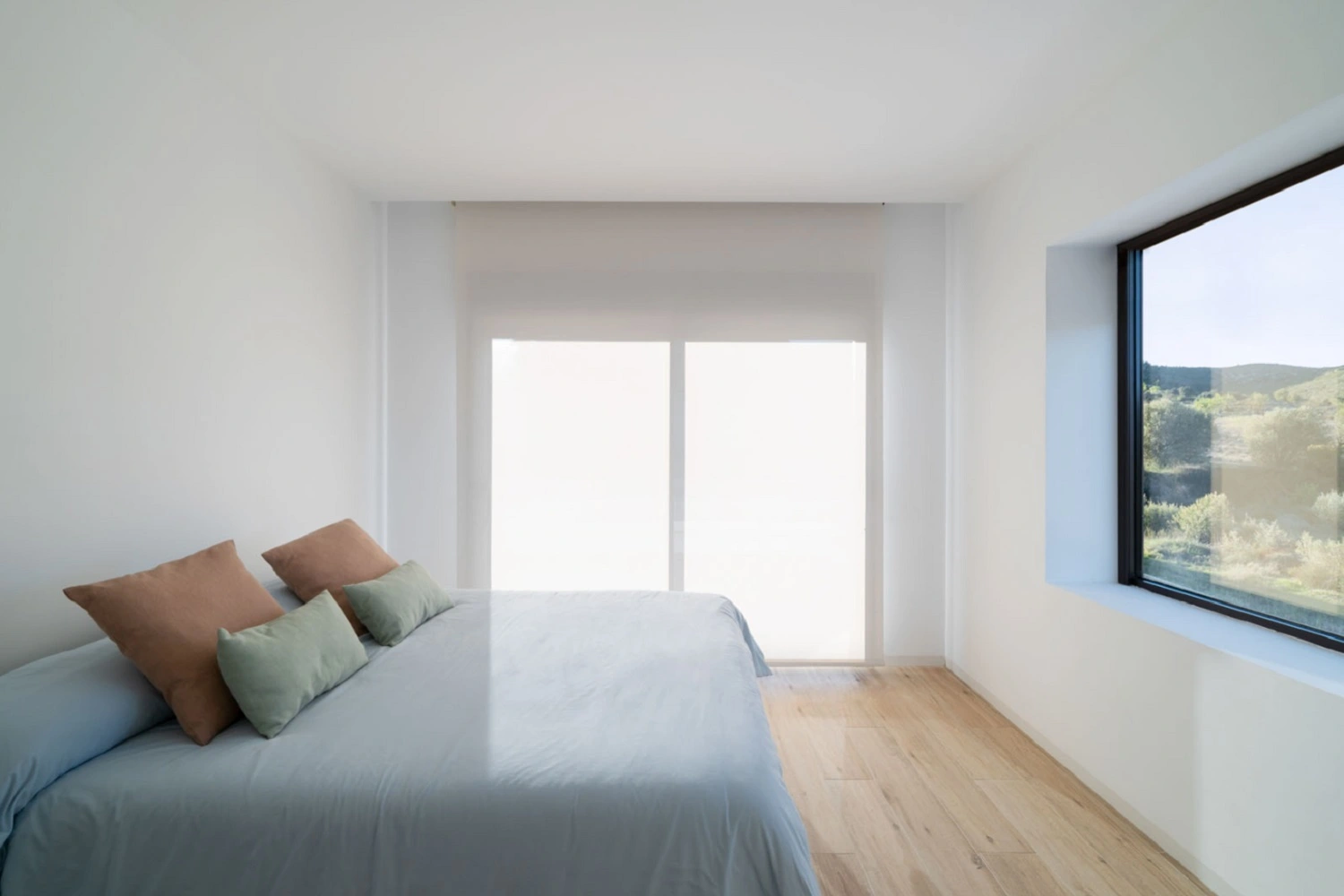 Nowoczesna i minimalistyczna sypialnia od Marazzi